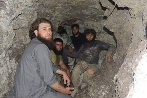 Frente al Nusra y sus aliados excavan largos túneles en la provincia de Idlib